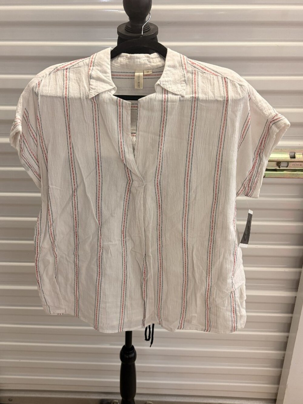 Women's Medium linen white with red stripe linen button up blouse